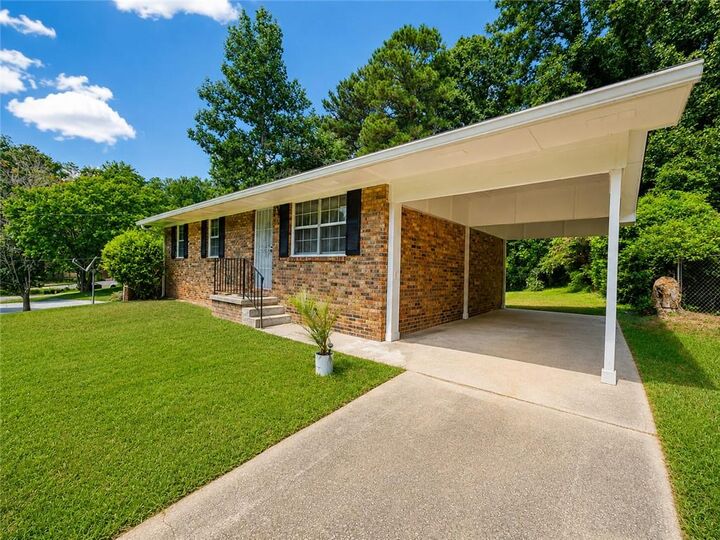 Property Photo: 792 SW Plainville Circle SW GA 30331