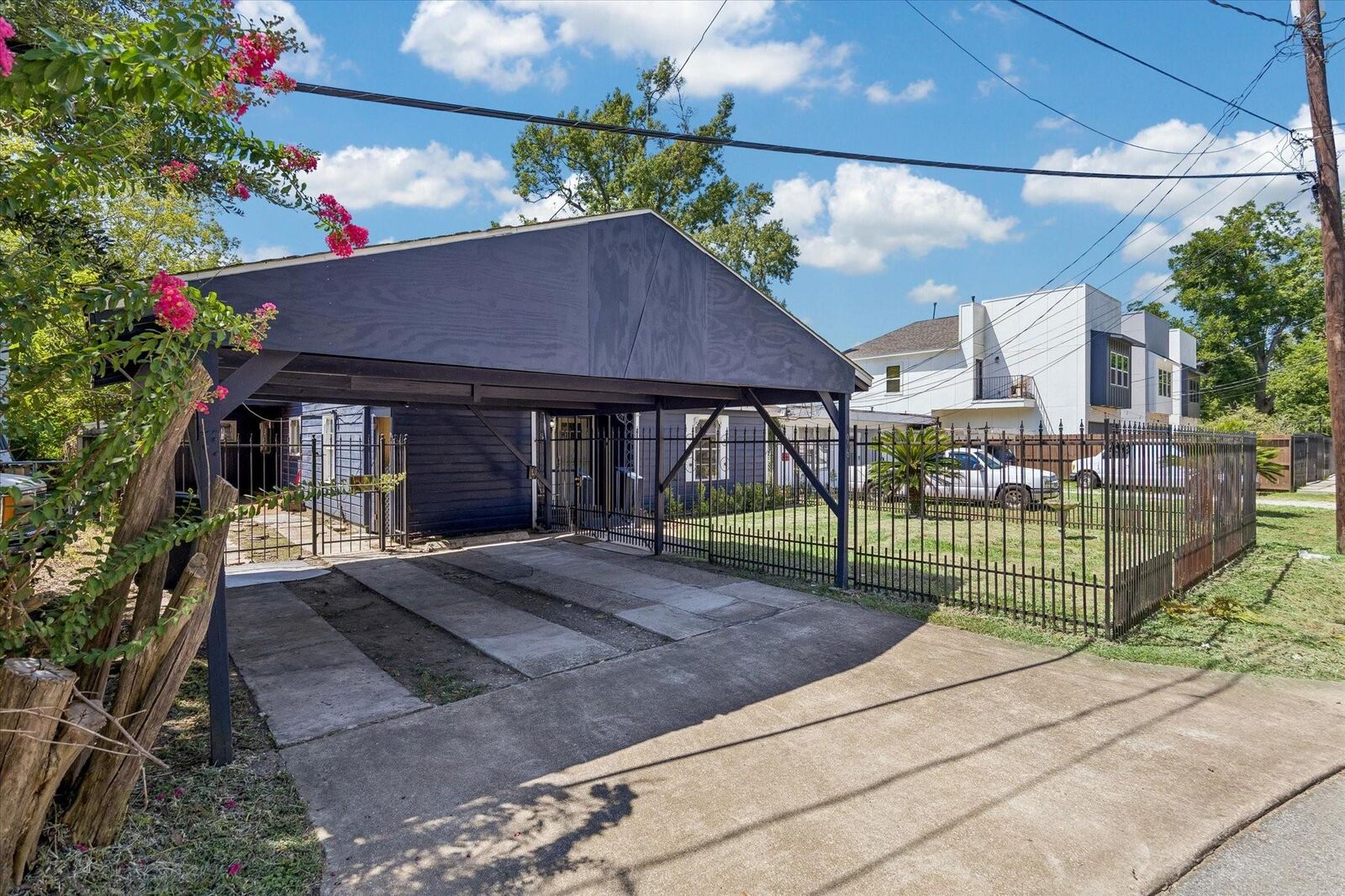 Property Photo:  96 Burress Street  TX 77022 