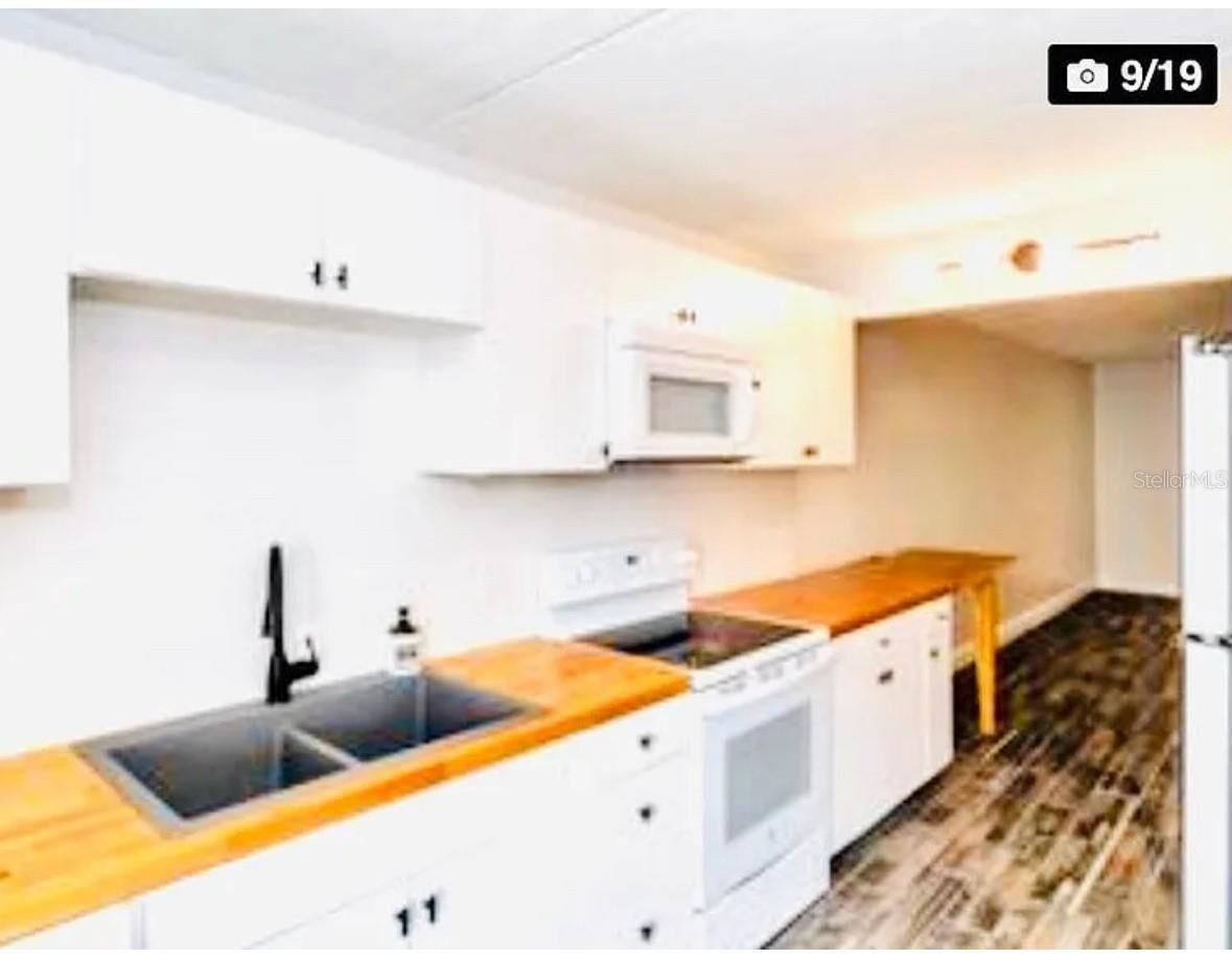 Property Photo: 4435 1st Street NE 308 FL 33703