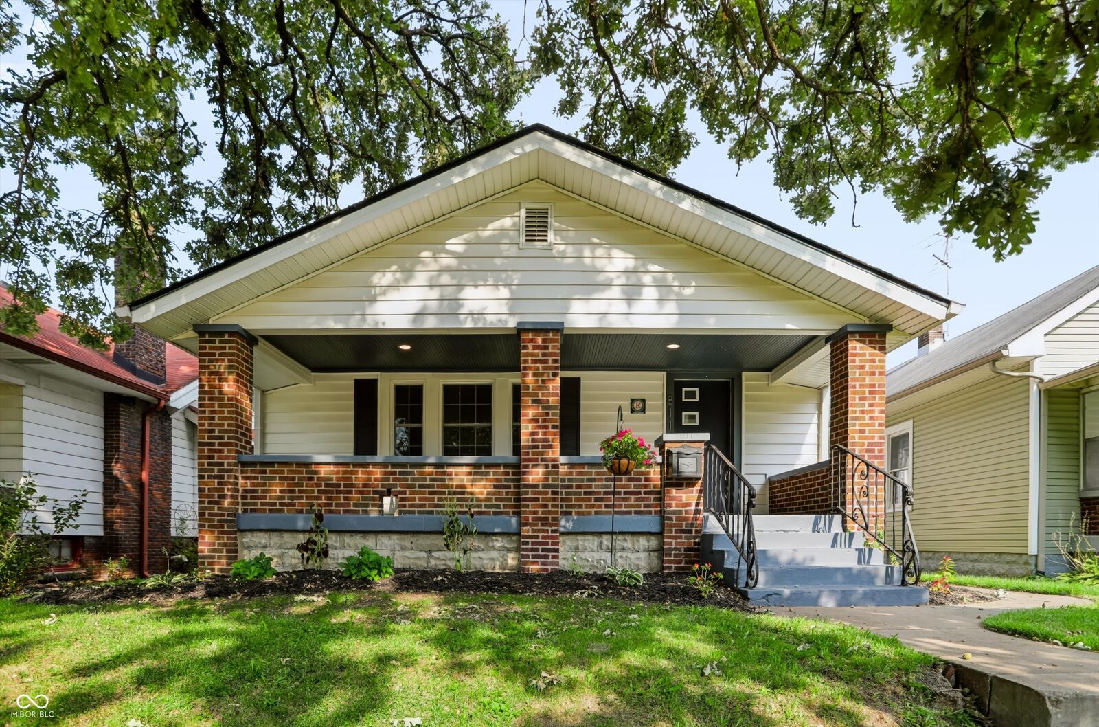 Property Photo: 811 Wallace Avenue IN 46201