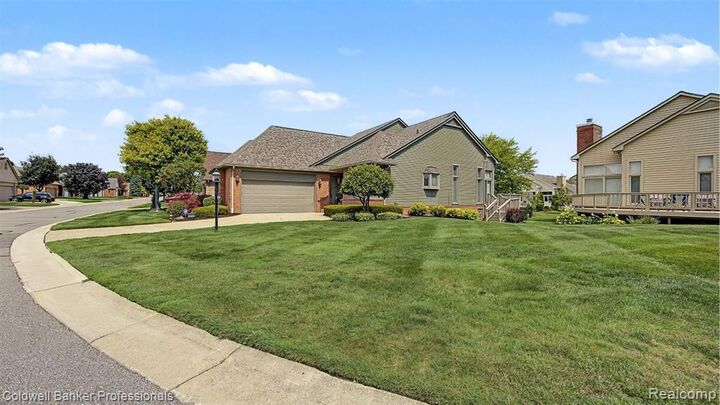 Property Photo:  57140 Copper Creek Drive  MI 48094 3804 