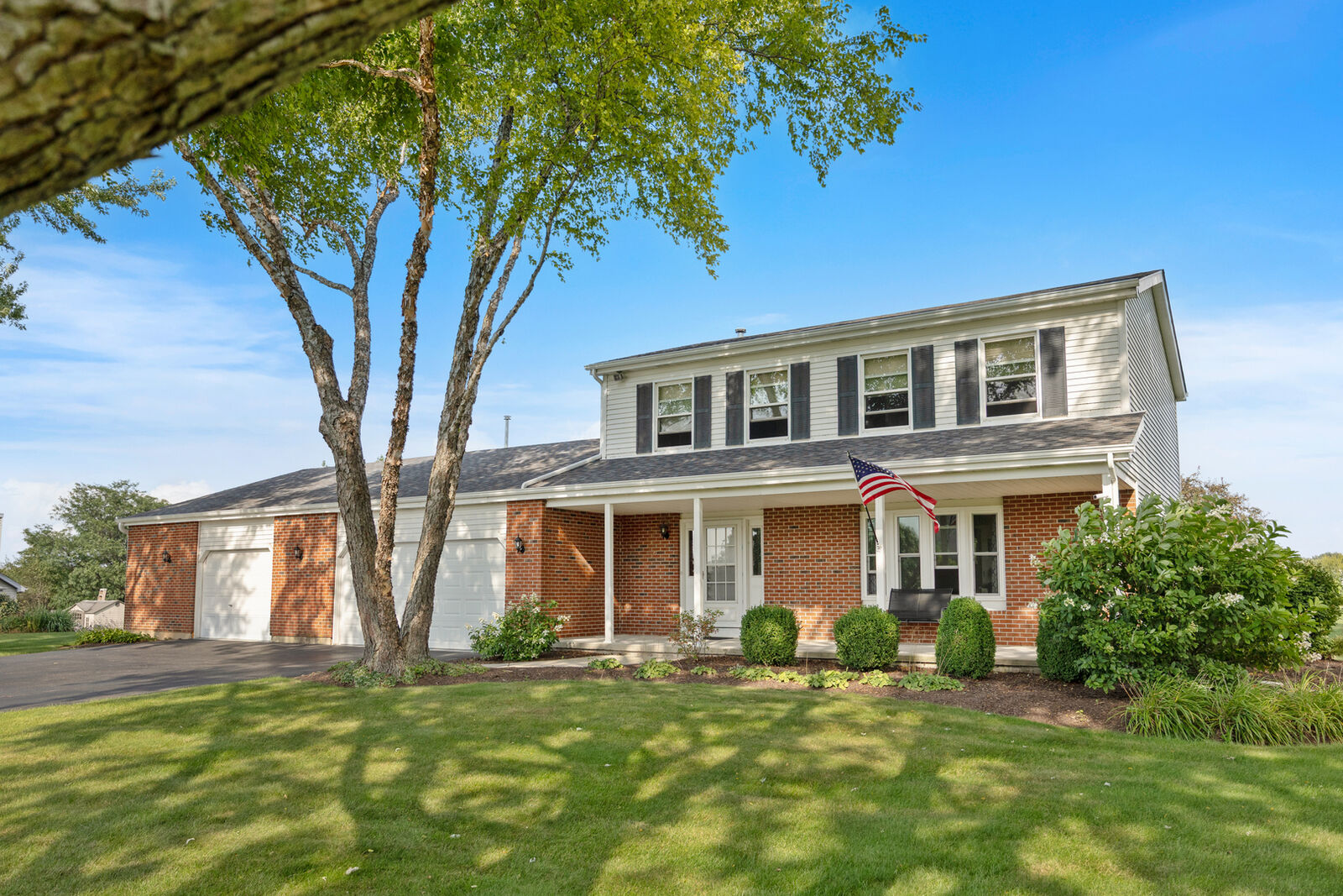 Property Photo: 15N133 Shirewood Farm Road IL 60140