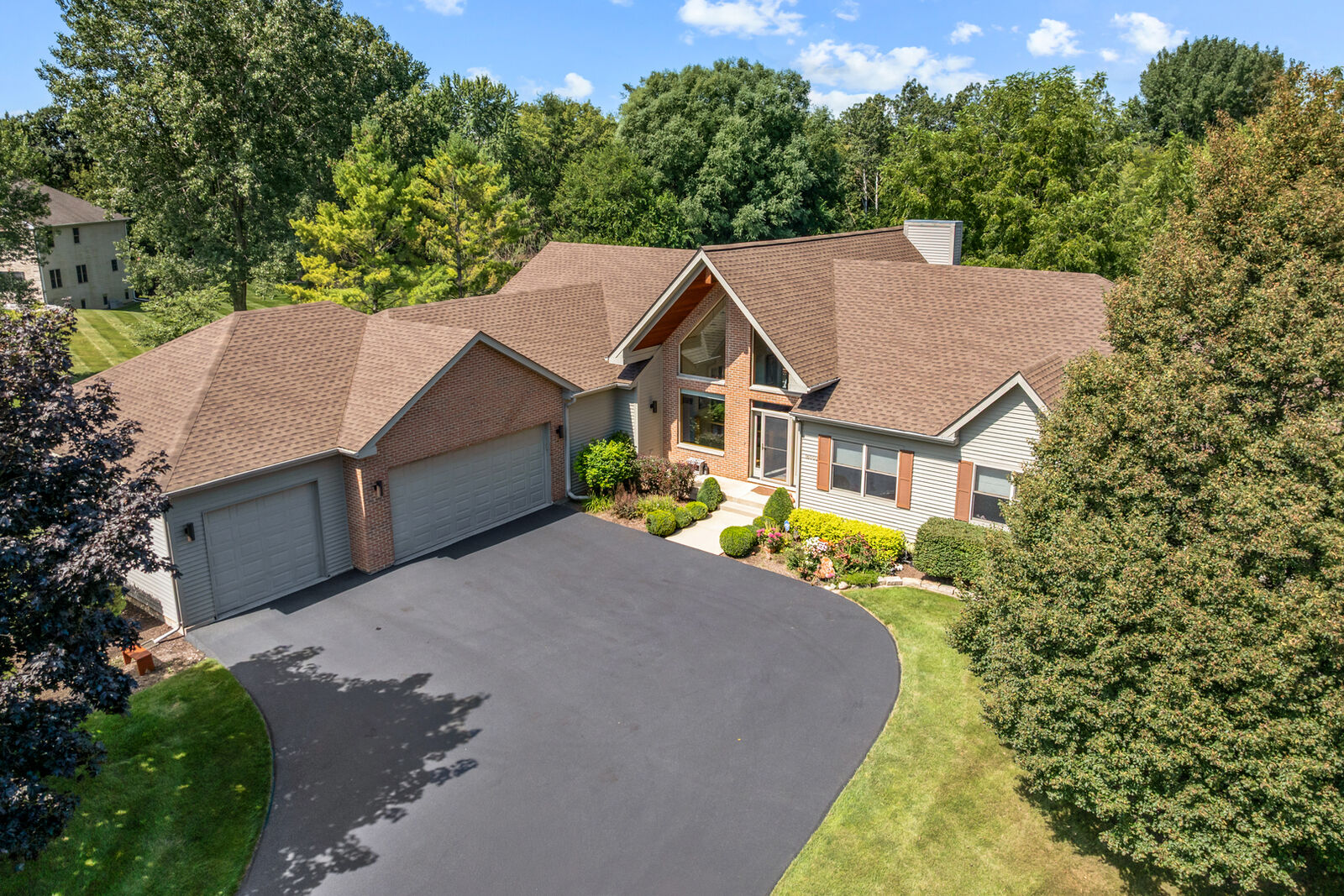 Property Photo:  16002 Lerita Court  IL 60142 