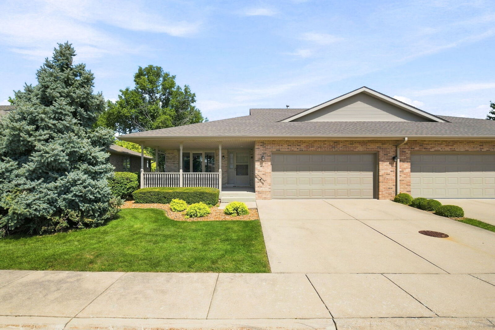 Property Photo: 211 Fox Run Drive IL 60421