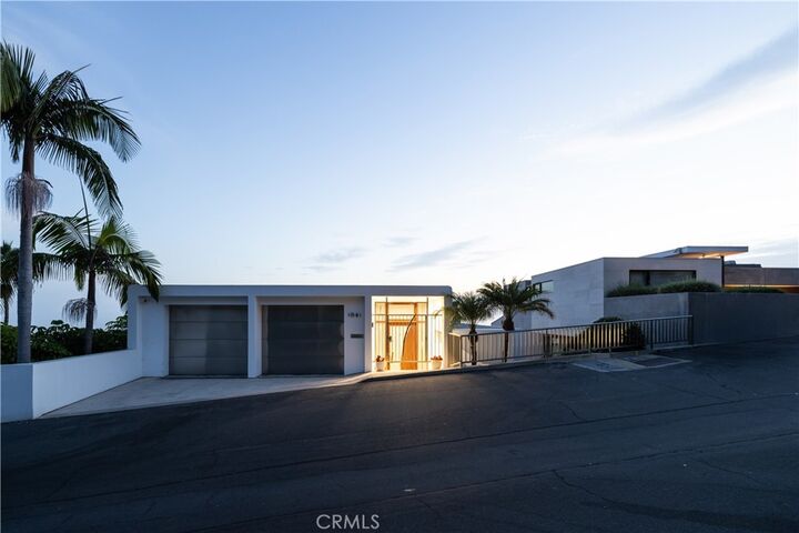 Property Photo:  1061 Skyline  CA 92651 