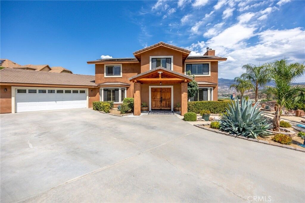 Property Photo:  45540 Denizen Heights  CA 92544 