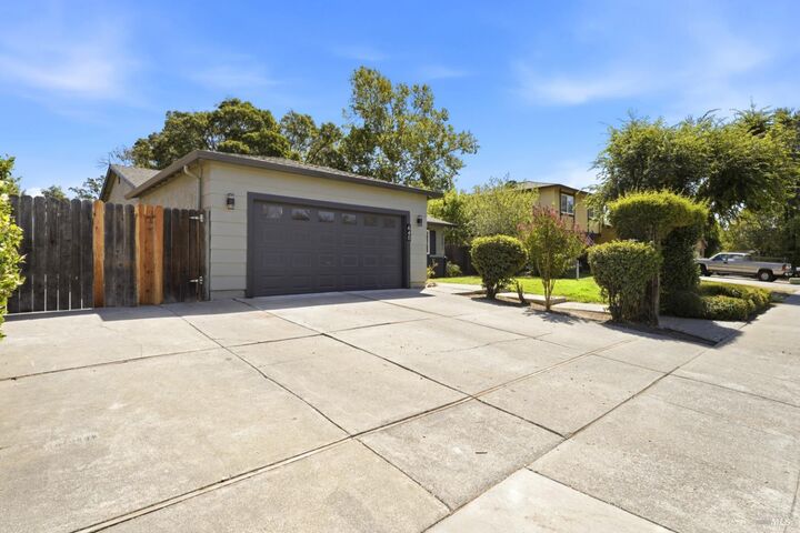 Property Photo:  640 E Creekside Circle  CA 95620 