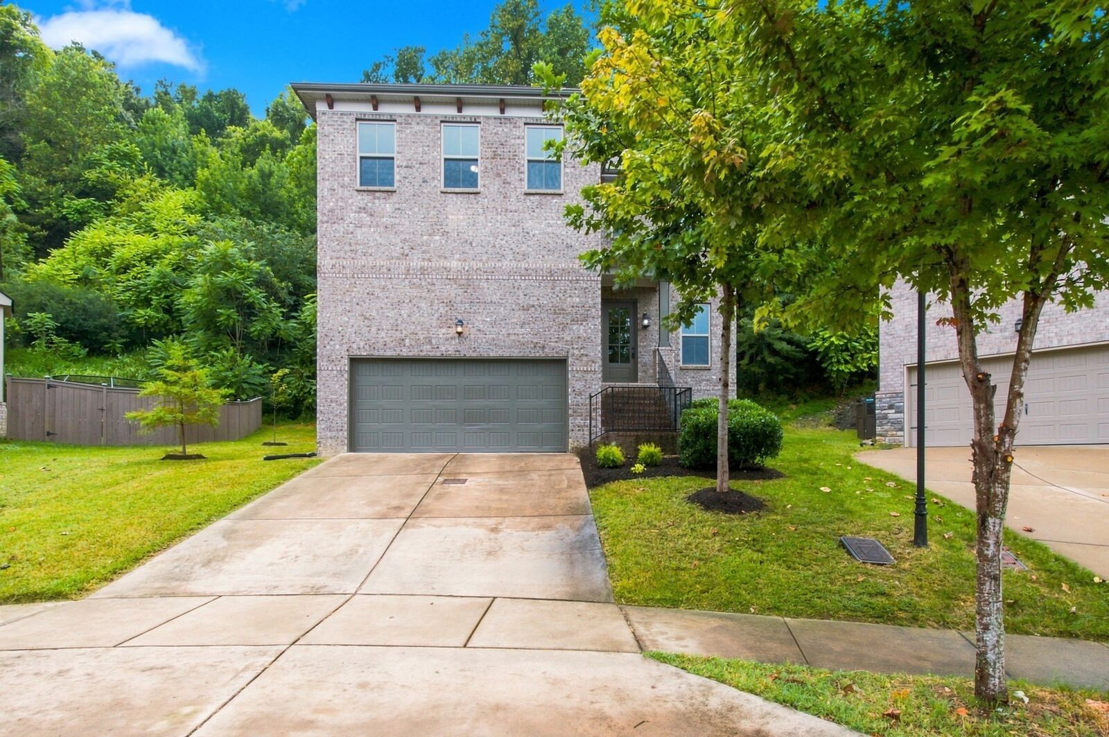 Property Photo: 1457 Scarcroft Ln TN 37221
