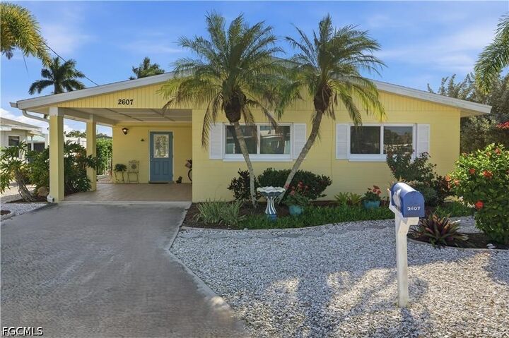 Property Photo: 2607 Bayshore Drive FL 33993