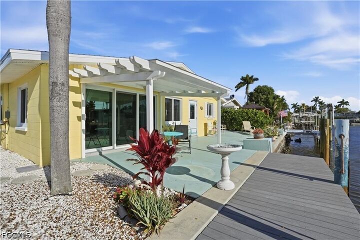 Property Photo: 2607 Bayshore Drive FL 33993