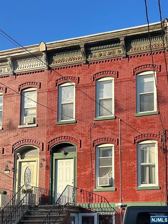 Property Photo:  184 Van Horne Street  NJ 07304 
