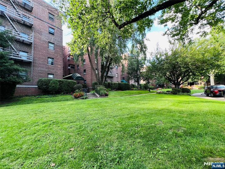 Property Photo: 2333 Hudson Terrace D4 NJ 07024