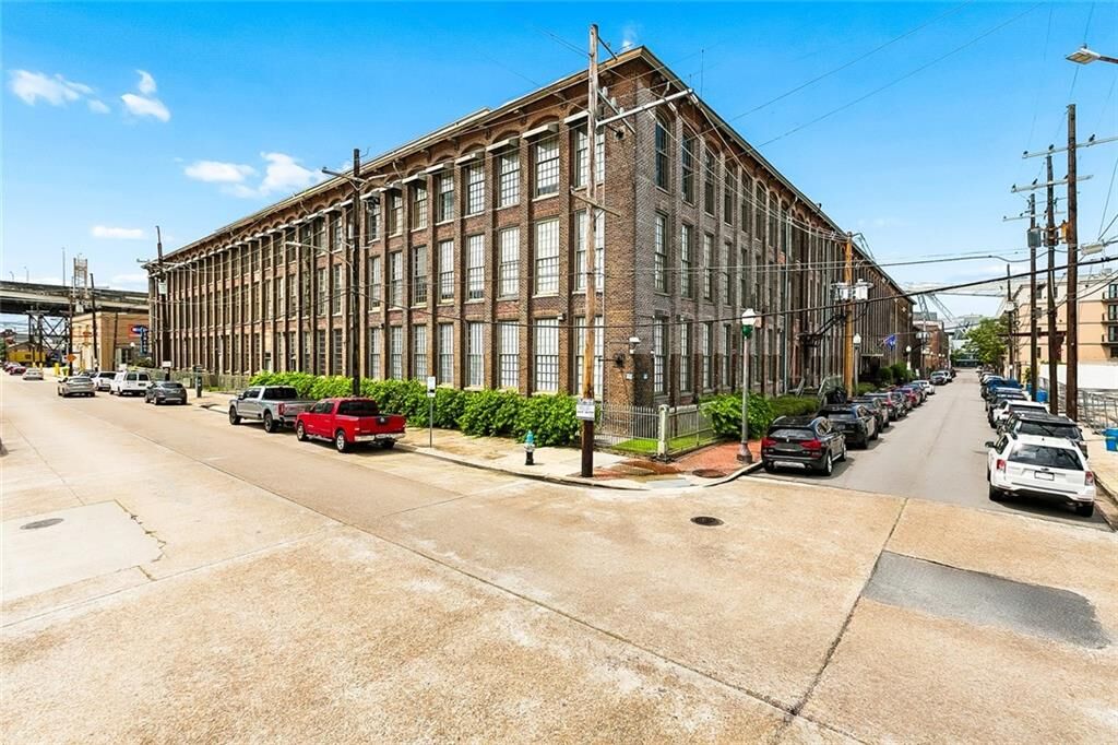 Property Photo:  920 Poeyfarre Street 203  LA 70130 