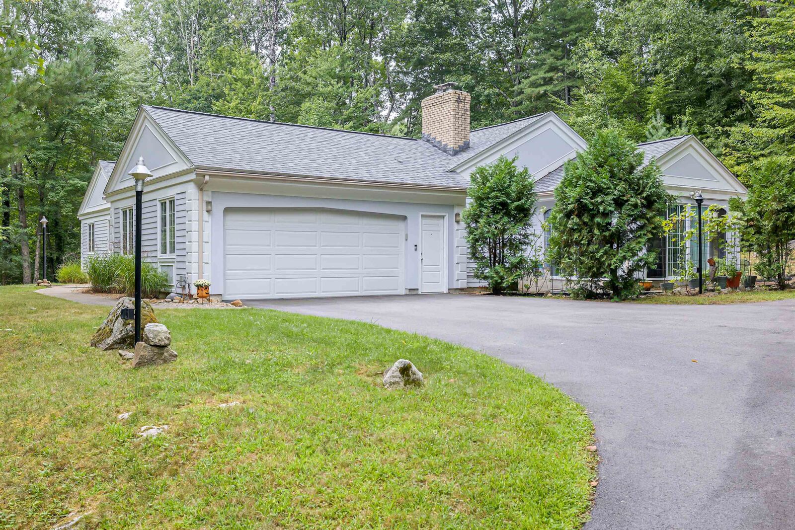 Property Photo: 20 Buttonwood Road NH 03110