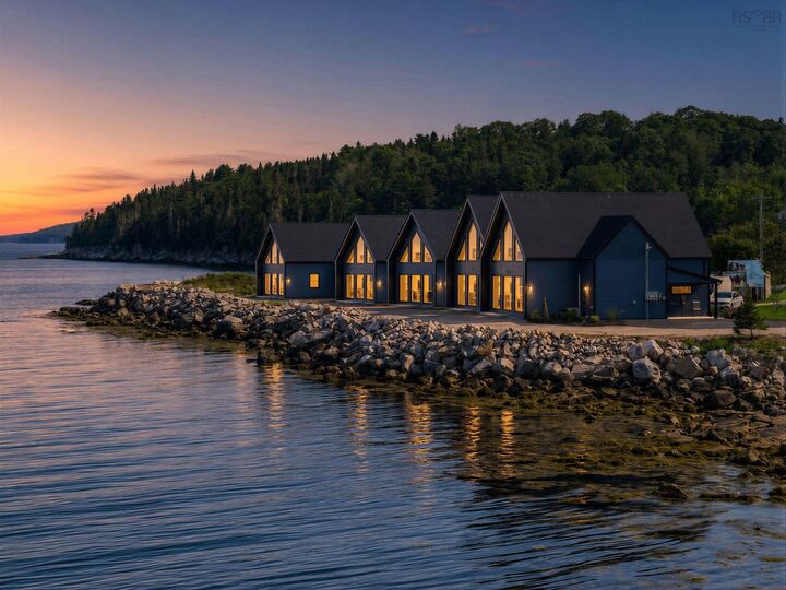 16 Compass Cove Court — photo 1