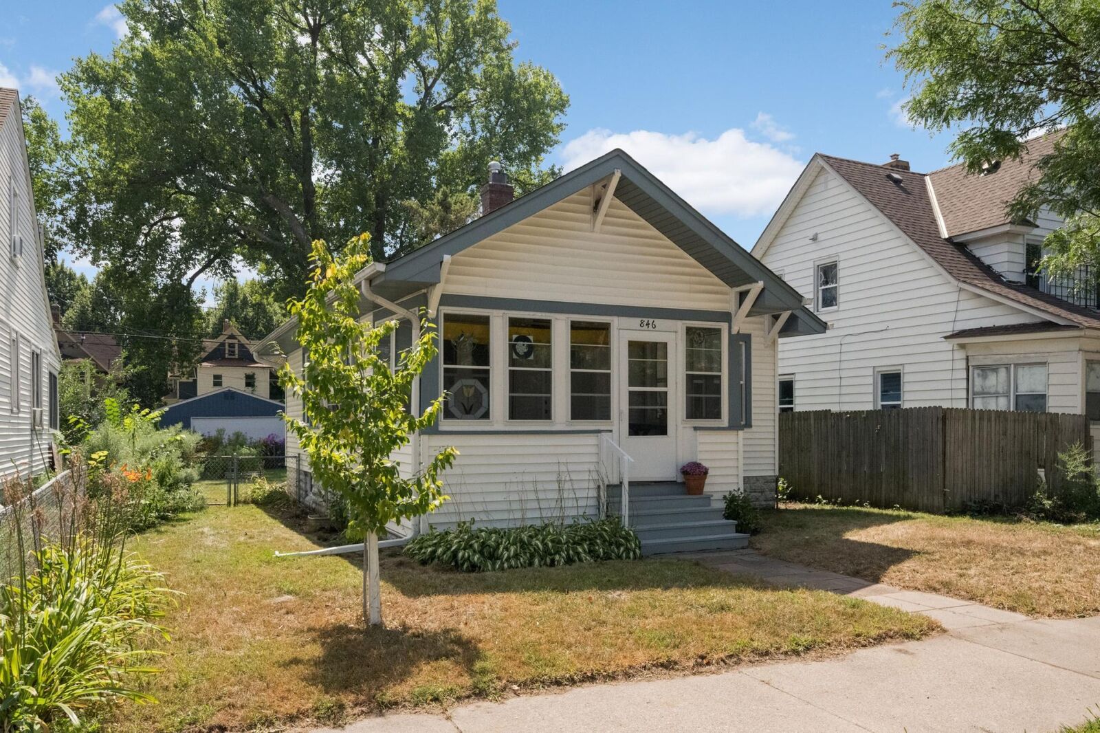 Property Photo:  846 Charles Avenue  MN 55104 