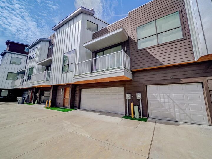Property Photo: 1022 Eldorado Avenue 102 TX 75208