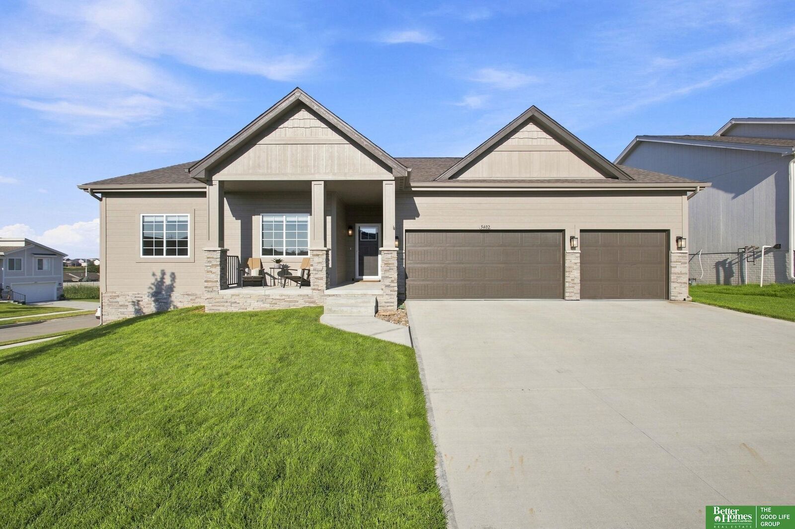 Property Photo: 5402 N 180th Avenue NE 68022