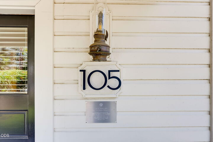 Property Photo:  105 W Pine Street  OR 97530 