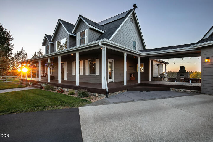 Property Photo:  6105 NW Kingwood Avenue  OR 97756 