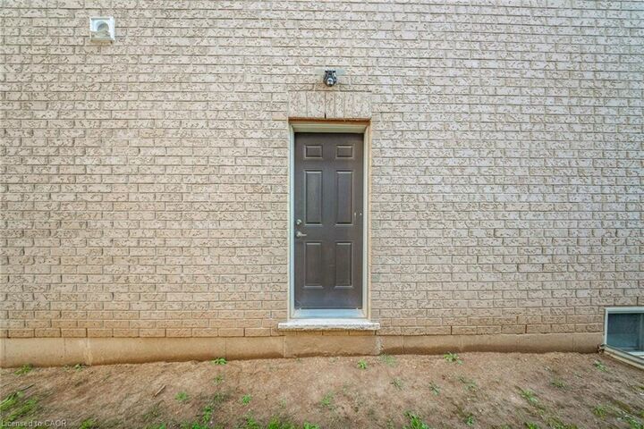 Property Photo:  7 Riesling Court Lower  ON L8G 0B4 