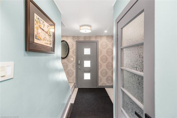 Property Photo:  43 Wyngate Avenue  ON L8G 1T3 