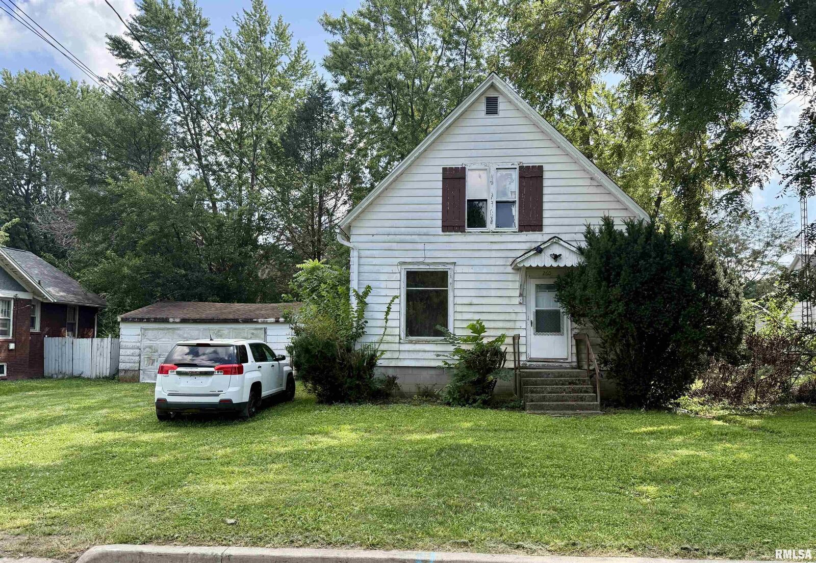 Property Photo: 260 W 1st Street IL 61401