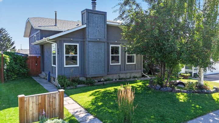 255 Shawcliffe Circle SW — photo 1