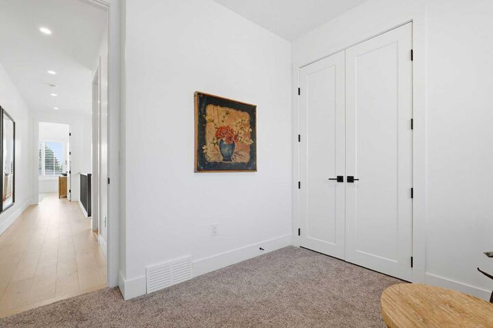 Property Photo:  2609 35 Street SW  AB T3E 2Y3 