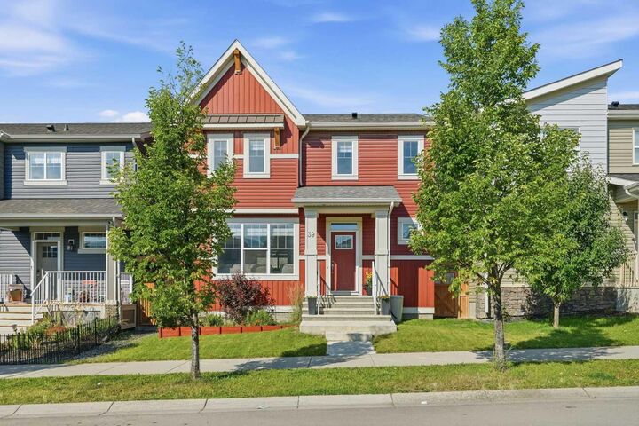 39 Lucas Boulevard NW — photo 1