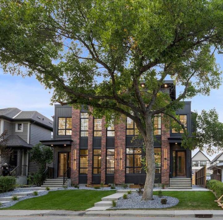 Property Photo:  2328 54 Avenue SW  AB T3E 1M1 