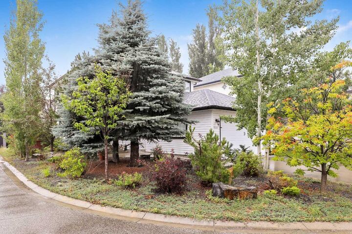 Property Photo: 230 Shannon Square SW AB T2Y 4K2