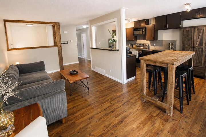 Photo de la propriété:  63 Mackenzie Crescent  AB T4R 1R6 
