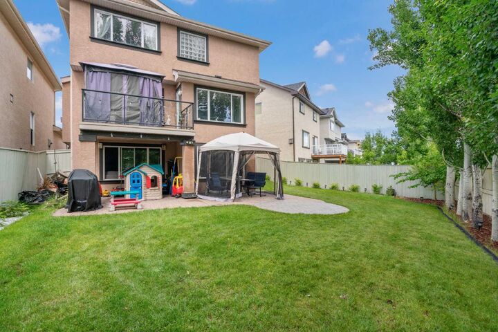 Property Photo:  84 Everwillow Park SW  AB T2Y 5C6 