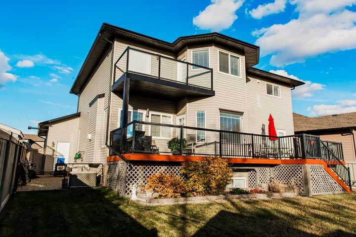 Property Photo: 9305 Lakeshore Court AB T8X 1S4