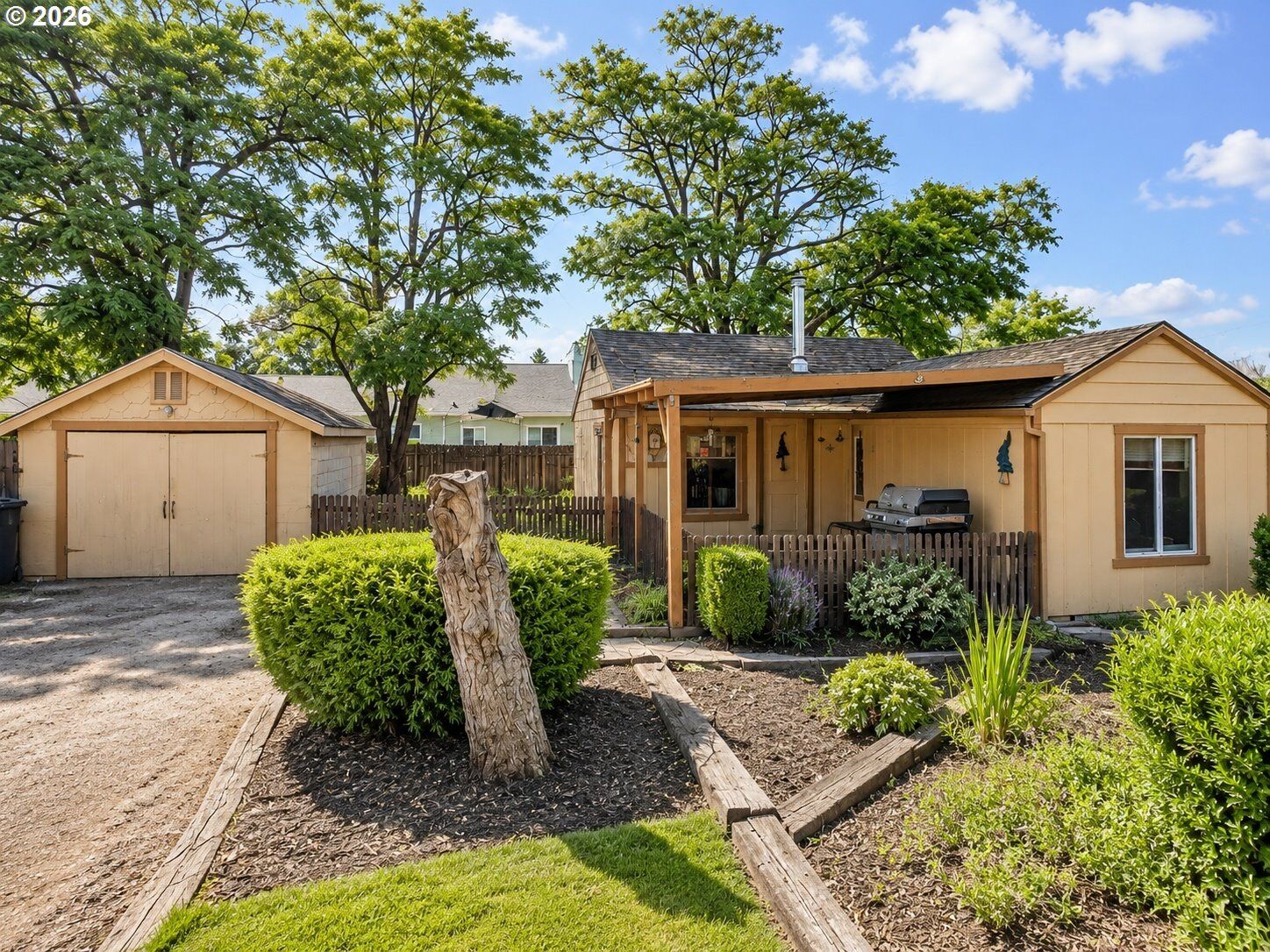 Property Photo: 464 S 12th St OR 97051