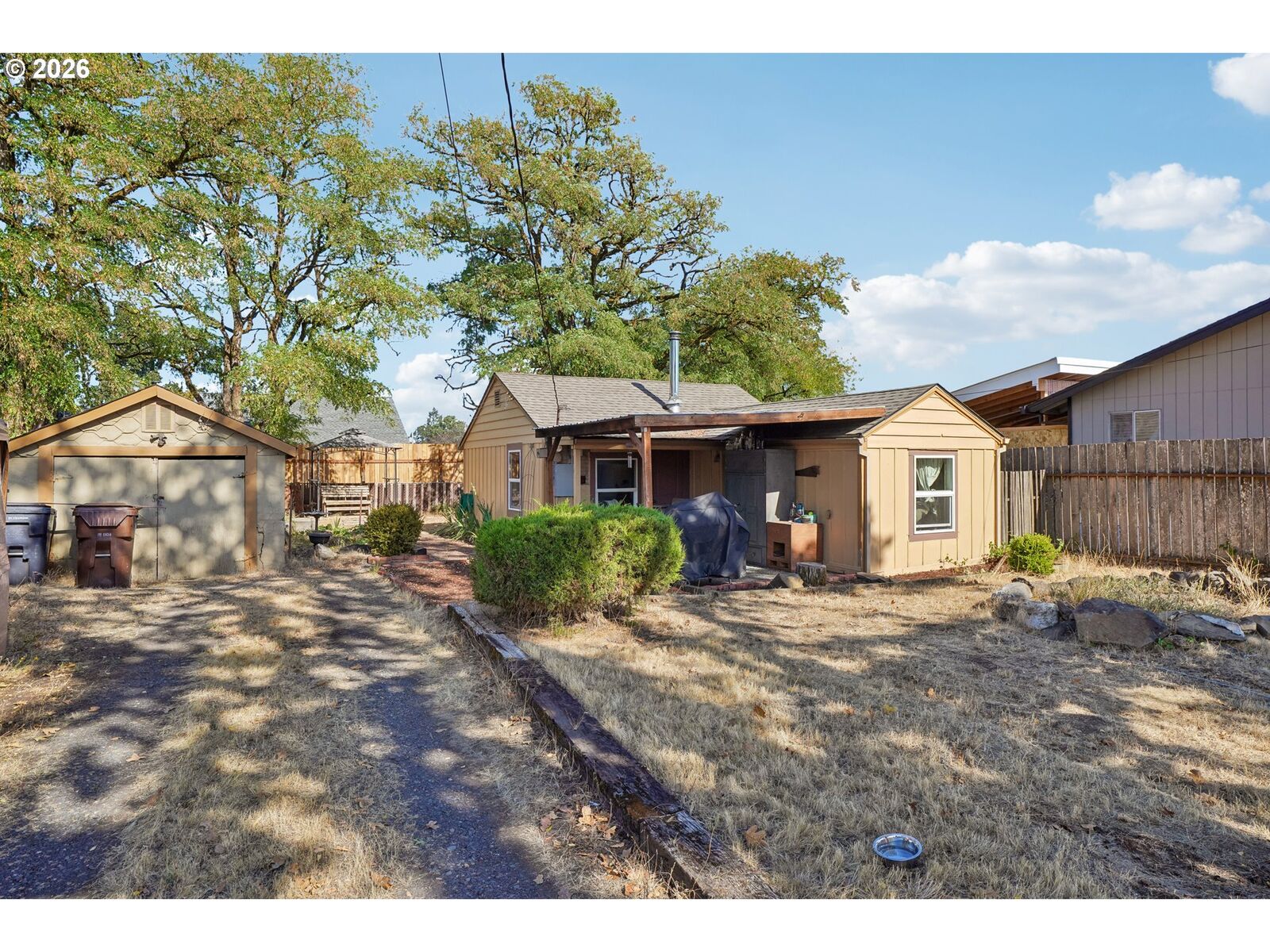 Property Photo:  464 S 12th St  OR 97051 
