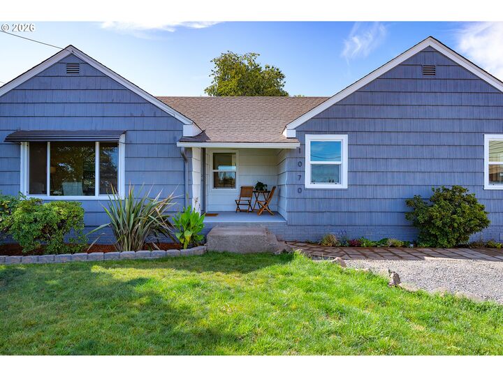 Property Photo:  1070 Bethel Dr  OR 97402 