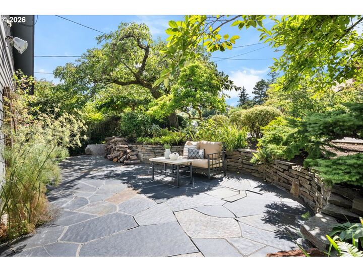 Property Photo: 4260 SW Council Crest Dr OR 97239