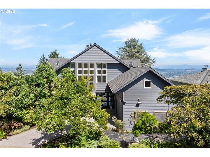 Property Photo: 4260 SW Council Crest Dr OR 97239