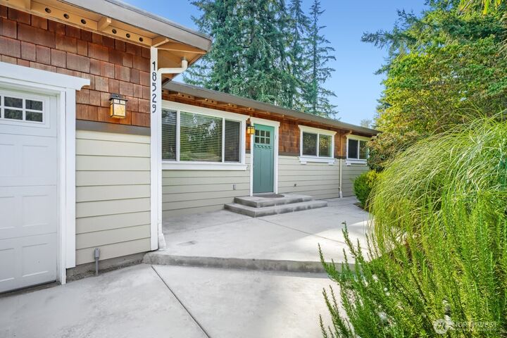 Property Photo: 18529 SE 244th Place WA 98042
