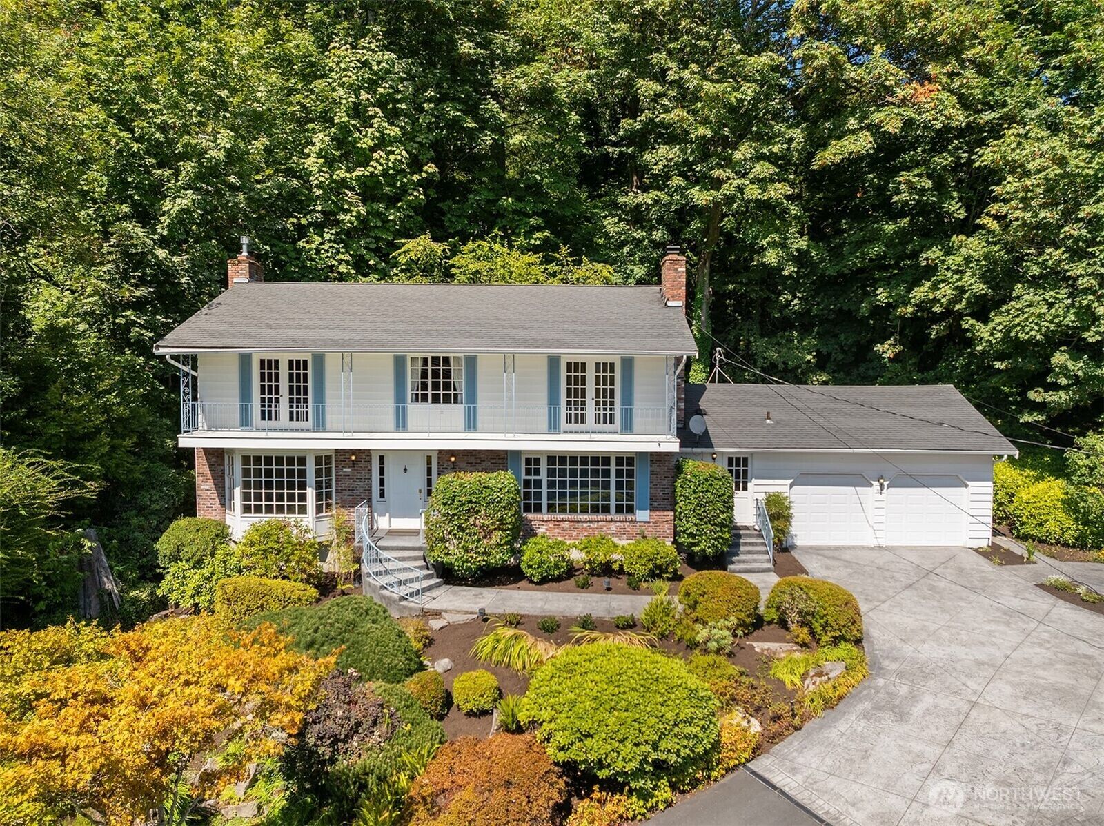 Property Photo: 7921 E Mercer Way WA 98040