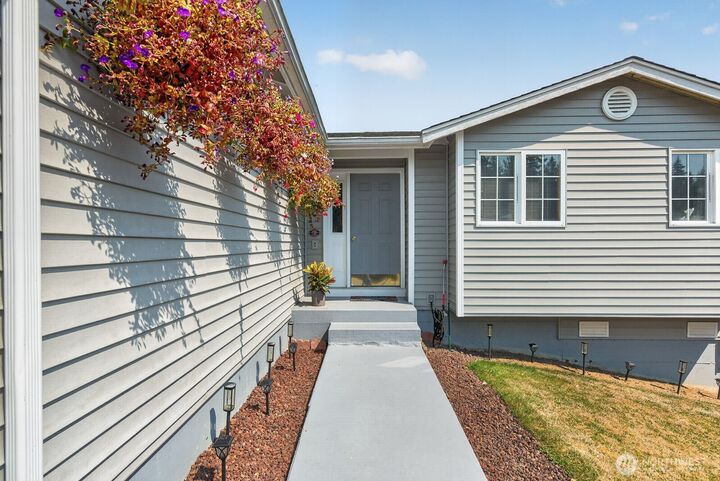 Property Photo:  27215  Manor Place NW  WA 98292 