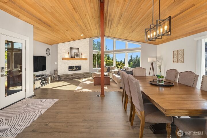 Property Photo:  7017  165th Place SW  WA 98026 