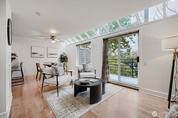 Property Photo: 115 W Galer Street 304 WA 98119