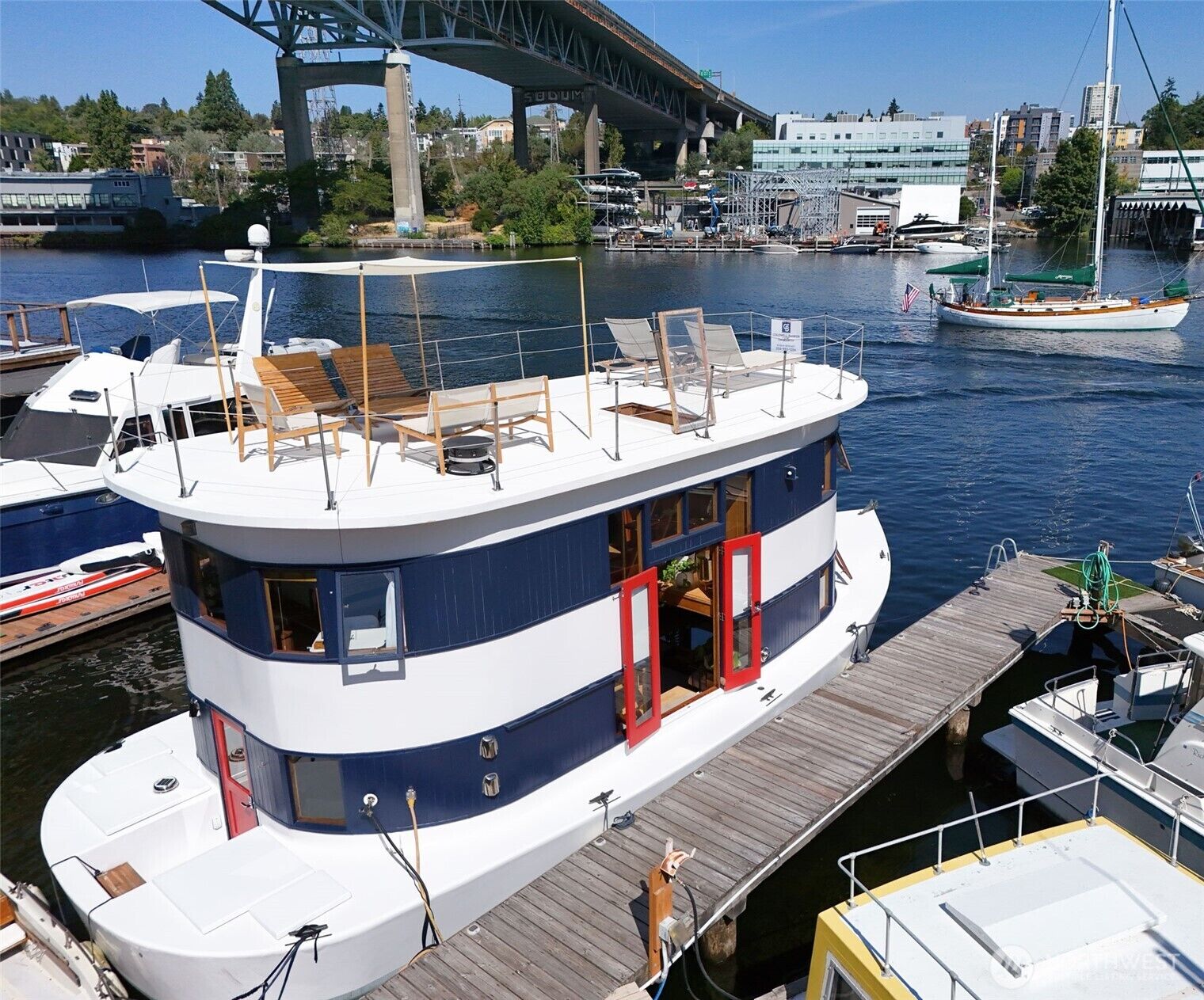 Property Photo:  3308  Fuhrman Avenue E 1  WA 98102 