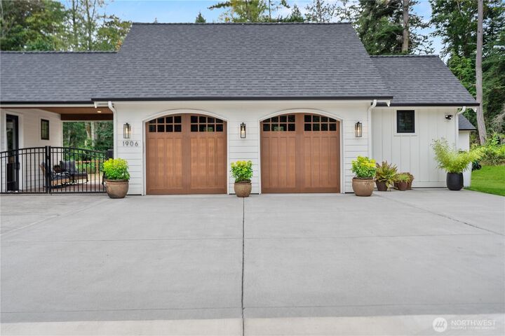 Property Photo: 1906 Journeys End Lane WA 98282