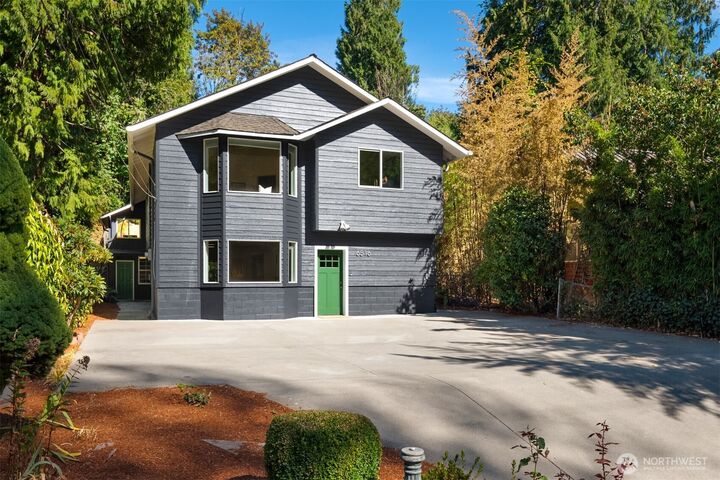 Property Photo:  6516  24th Avenue SW  WA 98106 