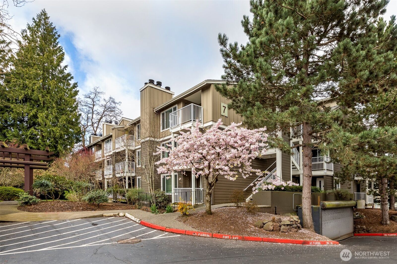 Property Photo:  300 N 130th Street 7105  WA 98133 