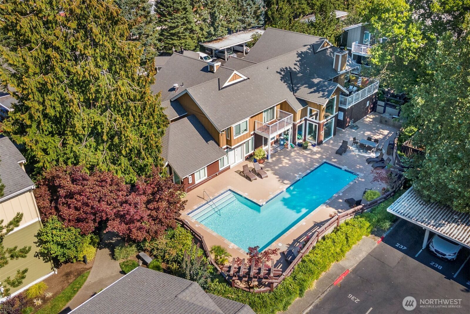 Property Photo:  300 N 130th Street 7105  WA 98133 